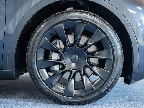 Used 2024 Tesla Model Y Long Range image 15