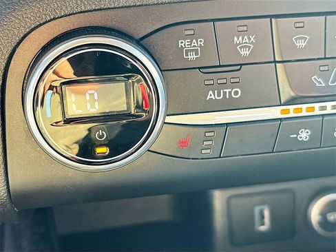 Used 2020 Ford Escape Titanium image 21