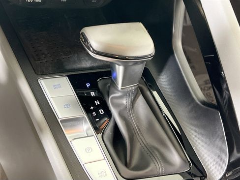 Used 2022 Hyundai Elantra SEL w/ Convenience + Premium Package FWD image 16