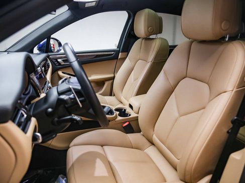 Certified 2026 Porsche Macan AWD/4WD image 10
