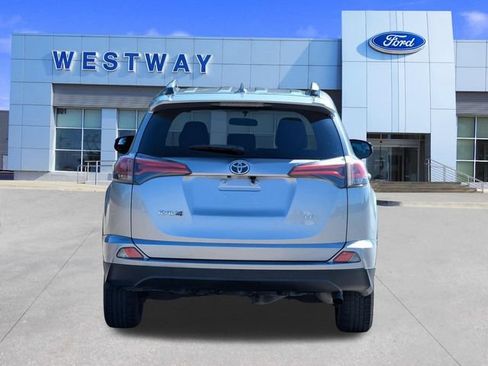 Used 2016 Toyota RAV4 LE FWD image 4