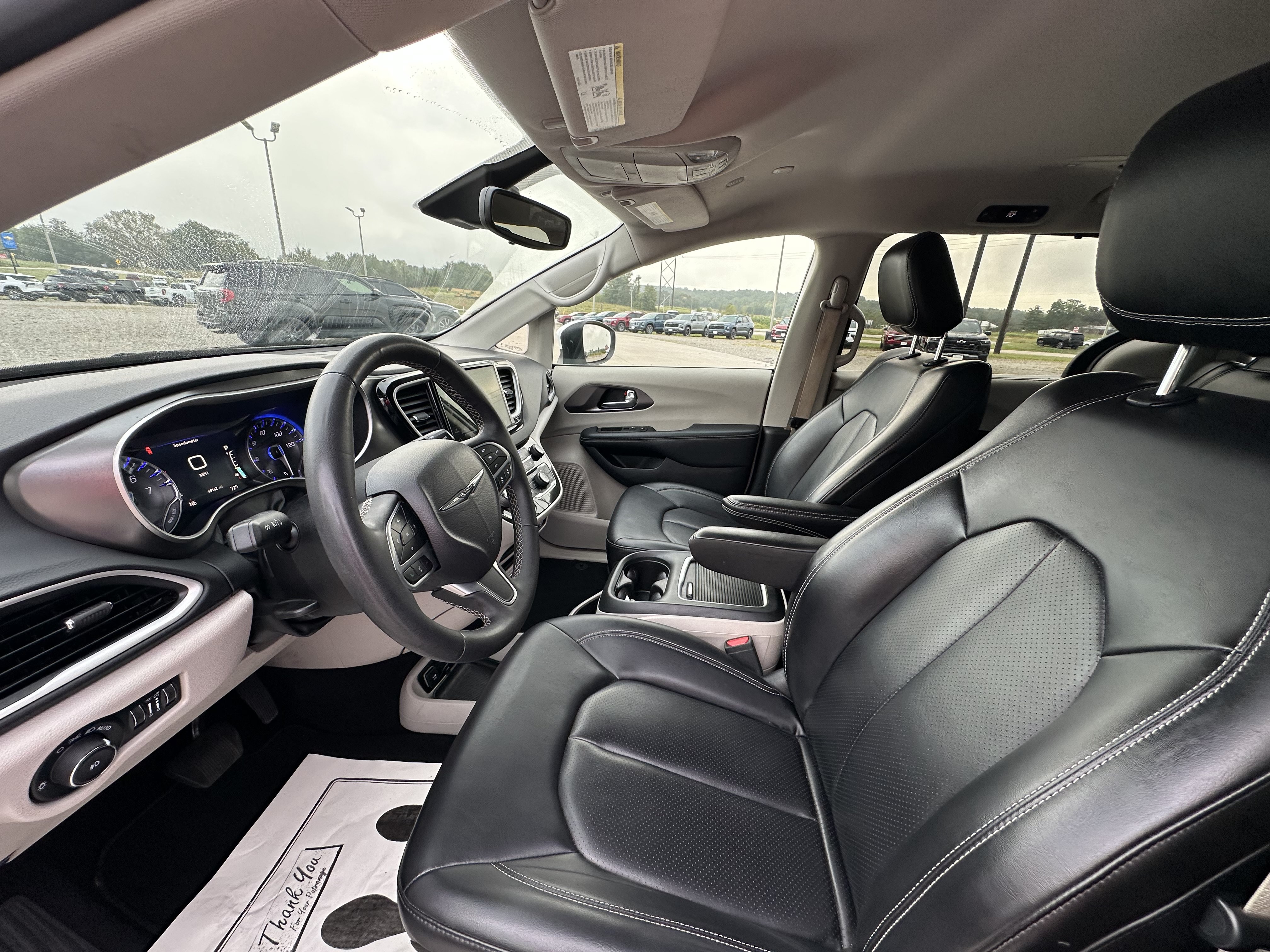 Used 2023 Chrysler Pacifica Touring-L FWD image 18