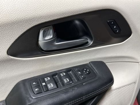 Used 2018 Chrysler Pacifica Limited image 22