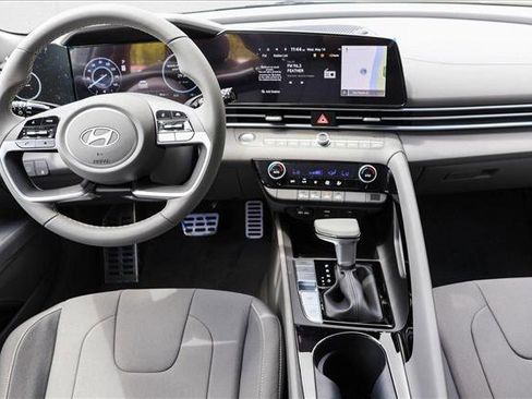 New 2025 Hyundai Elantra SEL image 23