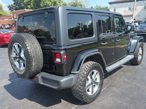 Used 2019 Jeep Wrangler Unlimited Sahara AWD/4WD image 5