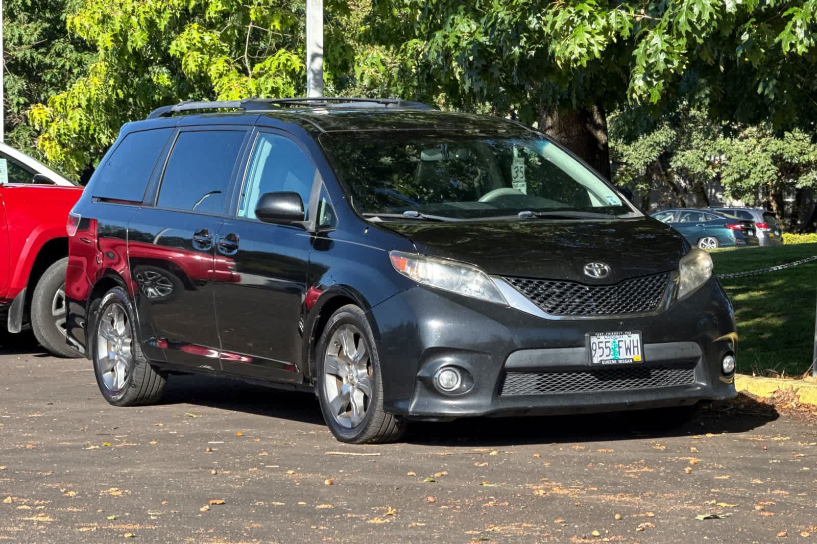 Used 2012 Toyota Sienna SE FWD image 9