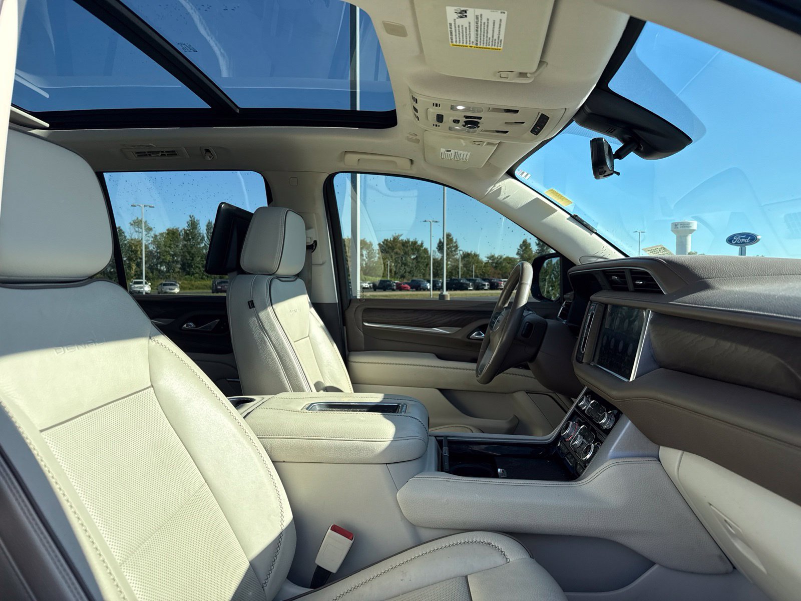 Used 2021 GMC Yukon Denali w/ Denali Premium Package AWD/4WD image 16