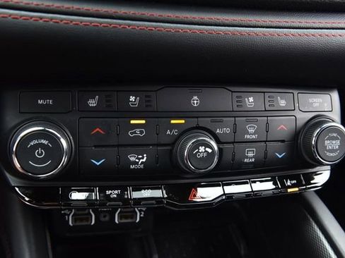 Used 2025 Dodge Durango GT AWD/4WD image 16