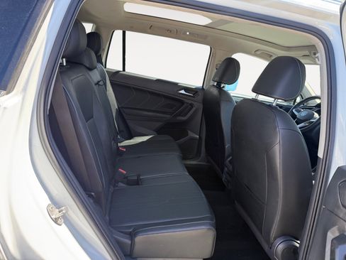 Used 2022 Volkswagen Tiguan SE w/ Panoramic Sunroof Package AWD/4WD image 18