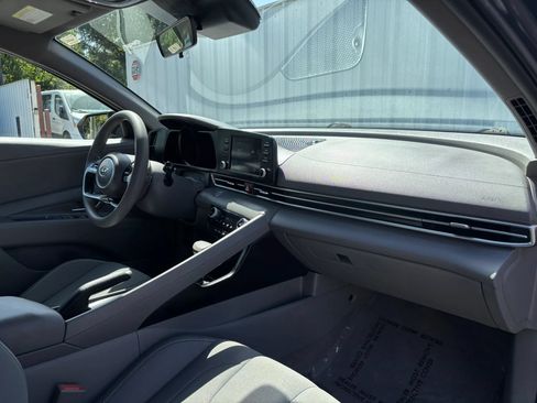 Used 2022 Hyundai Elantra SEL FWD image 17