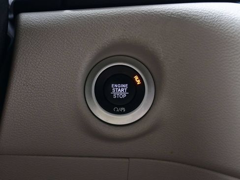 Used 2023 Chrysler Pacifica Touring-L FWD image 26