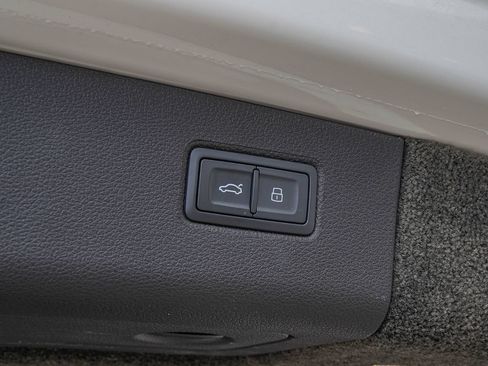 Certified 2023 Bentley Bentayga AWD/4WD image 44