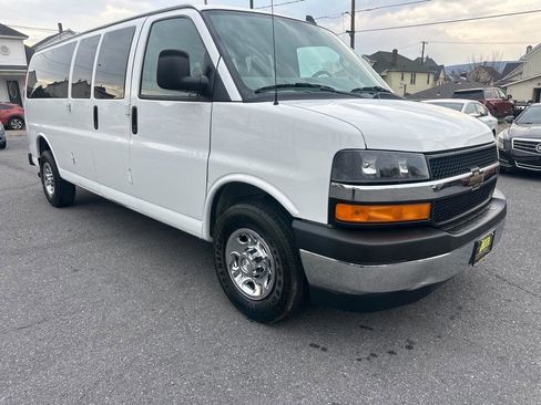 Used 2017 Chevrolet Express 3500 LT w/ LT Preferred Equipment Group RWD image 9