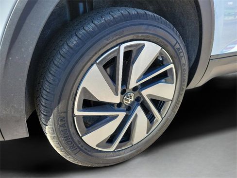 Used 2025 Volkswagen Atlas SE image 33