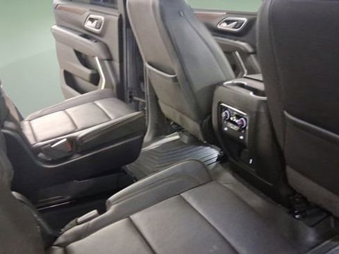 Used 2022 Chevrolet Suburban High Country AWD/4WD image 16