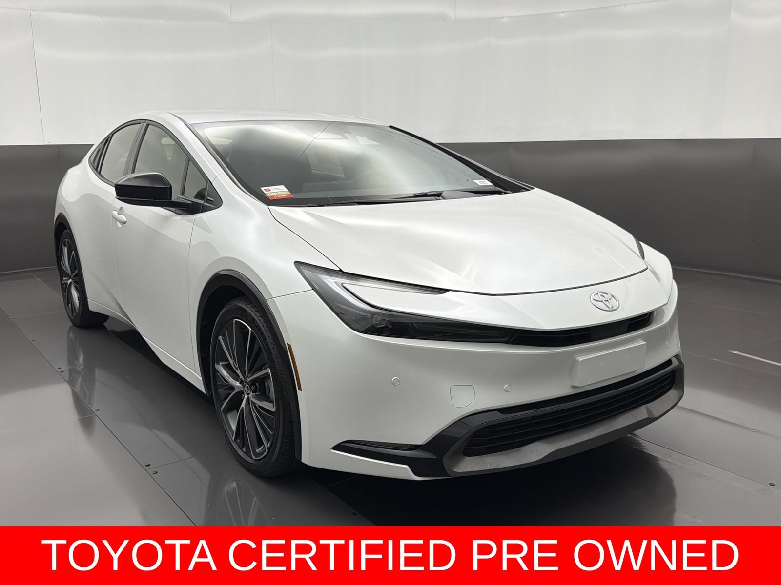 Certified 2025 Toyota Prius XLE FWD image 1