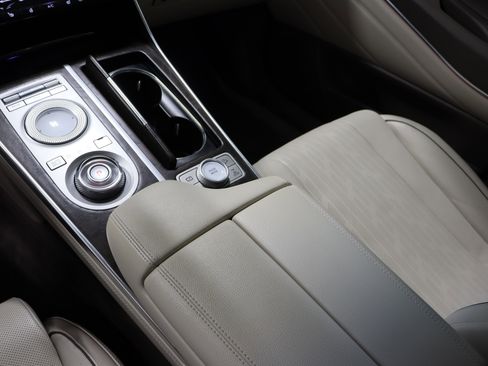 Used 2022 Genesis GV80 3.5T Advanced + image 17