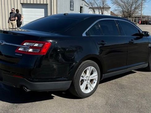 Used 2018 Ford Taurus SE image 5