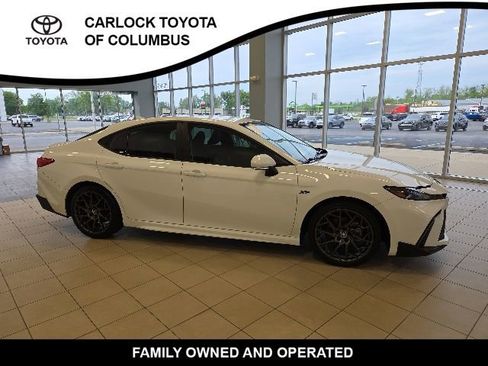 Used 2025 Toyota Camry SE w/ Convenience Package FWD image 5