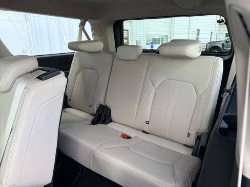 Certified 2024 Ford Expedition Max Platinum image 33