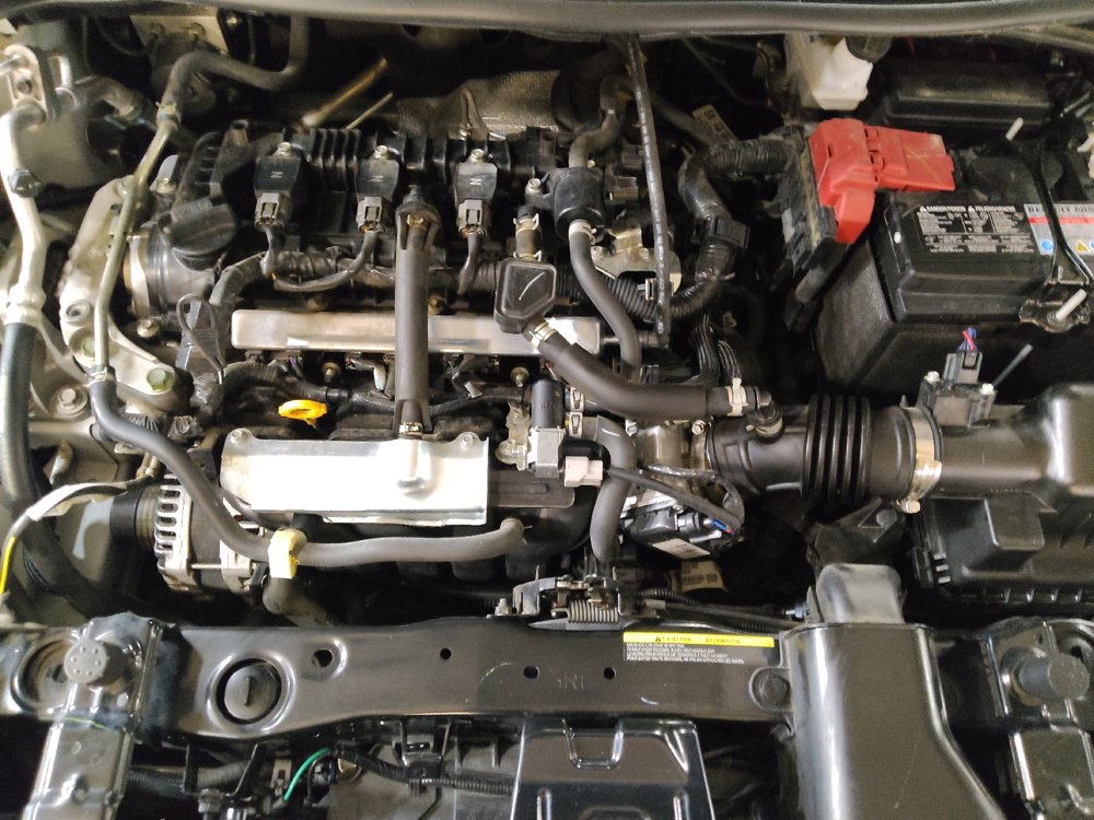 Used 2025 Nissan Versa SR FWD image 30