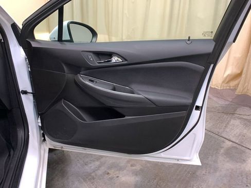 Used 2018 Chevrolet Cruze LT image 10