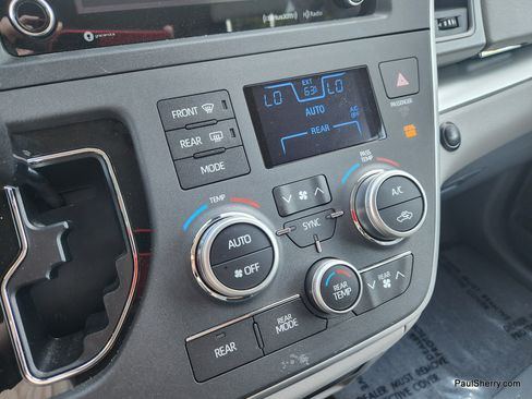 Used 2020 Toyota Sienna LE FWD image 47