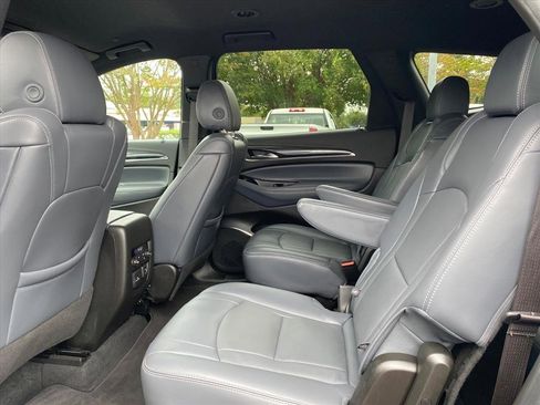 Used 2024 Buick Enclave Premium image 23