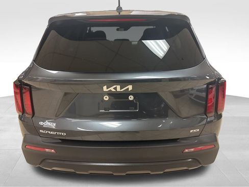Used 2023 Kia Sorento LX image 5