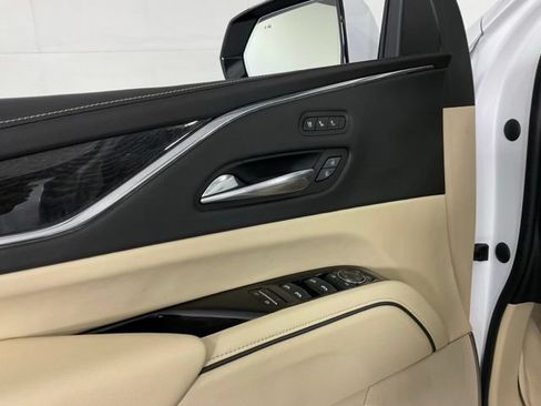 Used 2021 Cadillac Escalade Premium Luxury w/ Performance Package AWD/4WD image 25