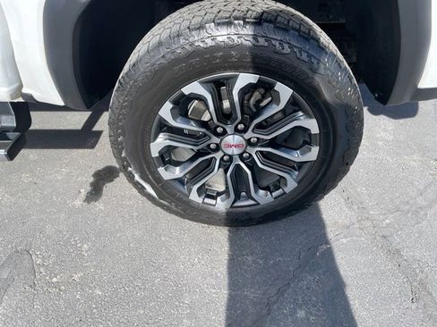 Used 2024 GMC Canyon Denali image 28