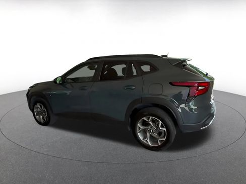 Used 2025 Chevrolet Trax LT FWD image 10