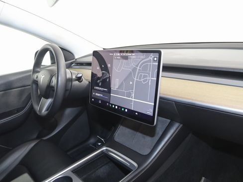 Used 2022 Tesla Model Y Long Range image 40
