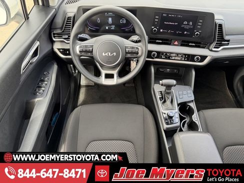 Used 2025 Kia Sportage LX image 13