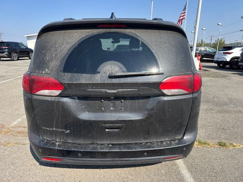 Used 2019 Chrysler Pacifica Touring Plus w/ S Appearance Package FWD image 7