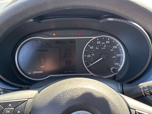 Used 2025 Nissan Versa SV FWD image 34