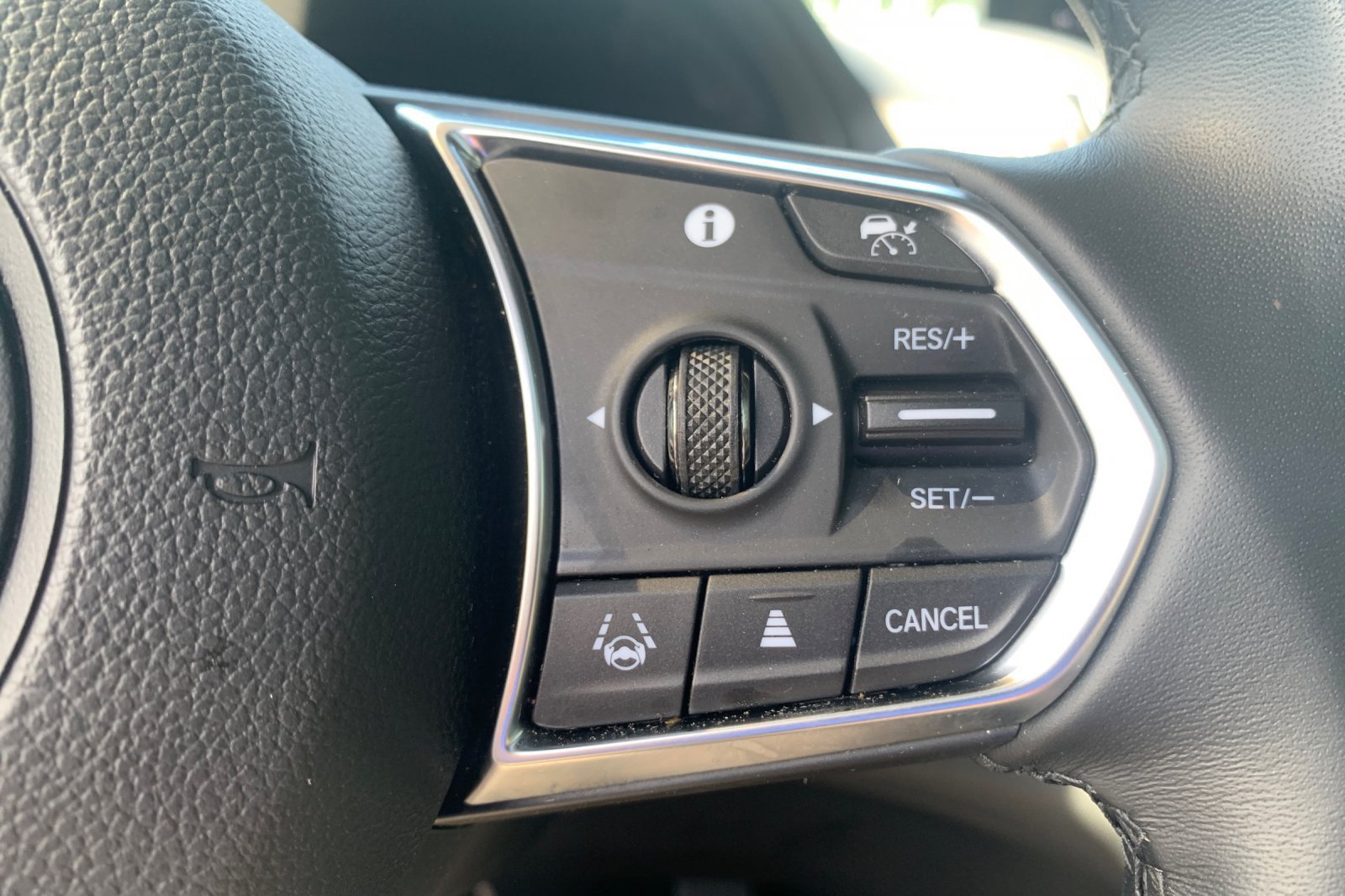 Used 2025 Acura RDX SH-AWD image 30