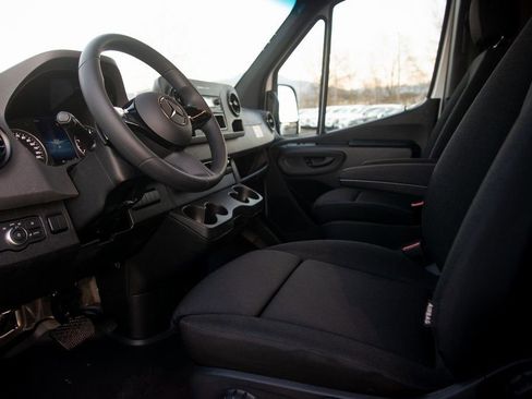 Used 2025 Mercedes-Benz Sprinter 2500 image 27