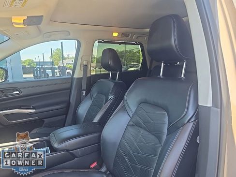 Used 2024 Nissan Pathfinder Platinum AWD/4WD image 3