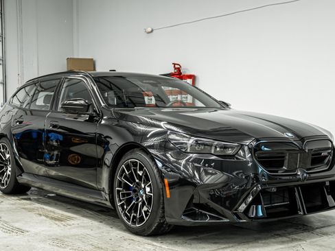 Used 2025 BMW M5 Touring w/ M Driver's Package image 3