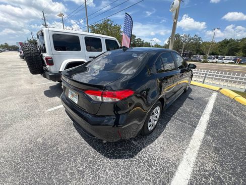 Used 2022 Toyota Corolla LE FWD image 5
