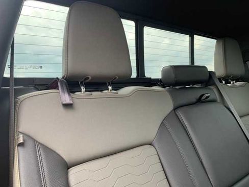 Used 2024 Chevrolet Silverado 1500 ZR2 image 25