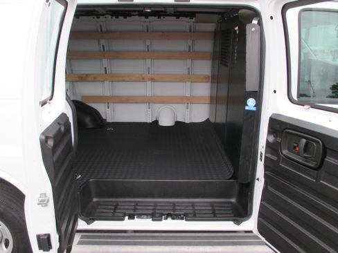 Used 2024 GMC Savana 2500 w/ Driver Convenience Package RWD image 16