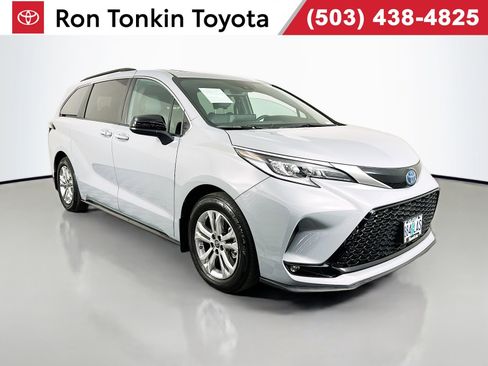 Used 2023 Toyota Sienna XSE w/ XSE Plus Package AWD/4WD image 1