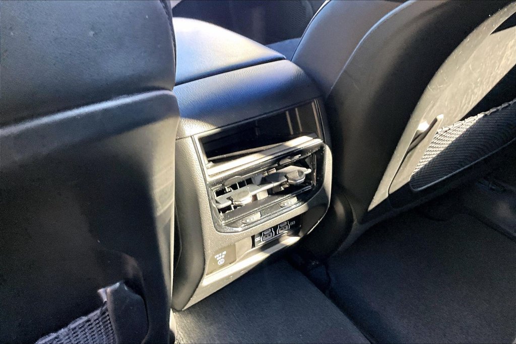 Used 2023 Jeep Grand Cherokee Altitude AWD/4WD image 10