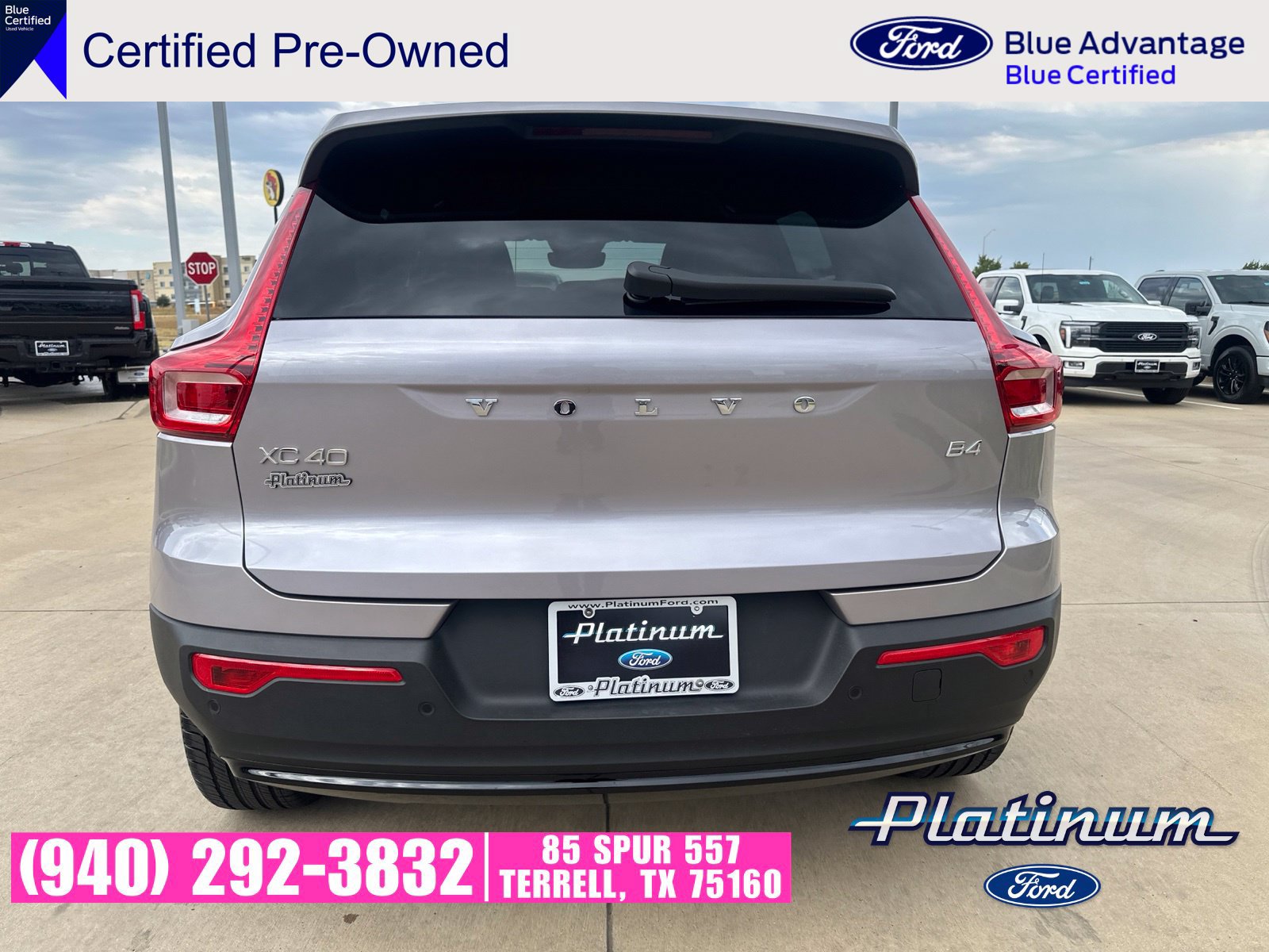 Used 2026 Volvo XC40 B4 Core w/ Climate Package FWD image 4