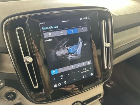 Used 2023 Volvo XC40 B5 Plus w/ Protection Package Premier image 19