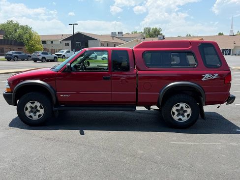 Used 1998 Chevrolet S10 Pickup LS w/ Preferred Equipment Group AWD/4WD image 10