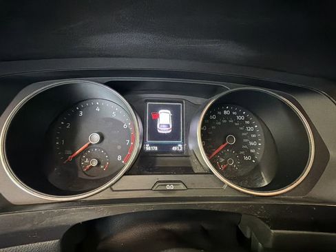 Used 2018 Volkswagen Tiguan SE image 12