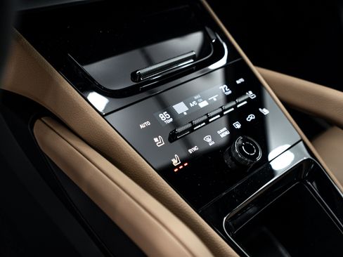 Certified 2026 Porsche Cayenne AWD/4WD image 15
